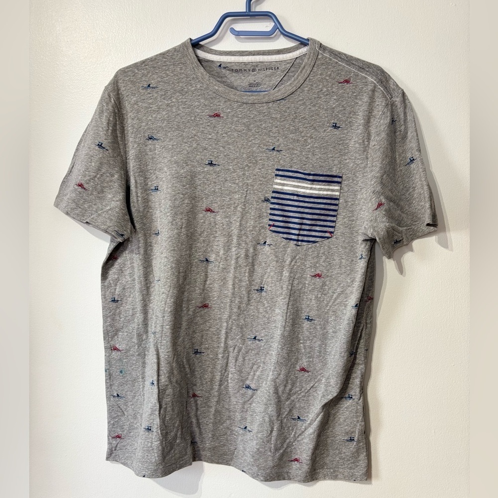 🎉4/30$🎉 Tommy Hilfiger Gray & Blue Striped Pocket Tee – Size M 👕